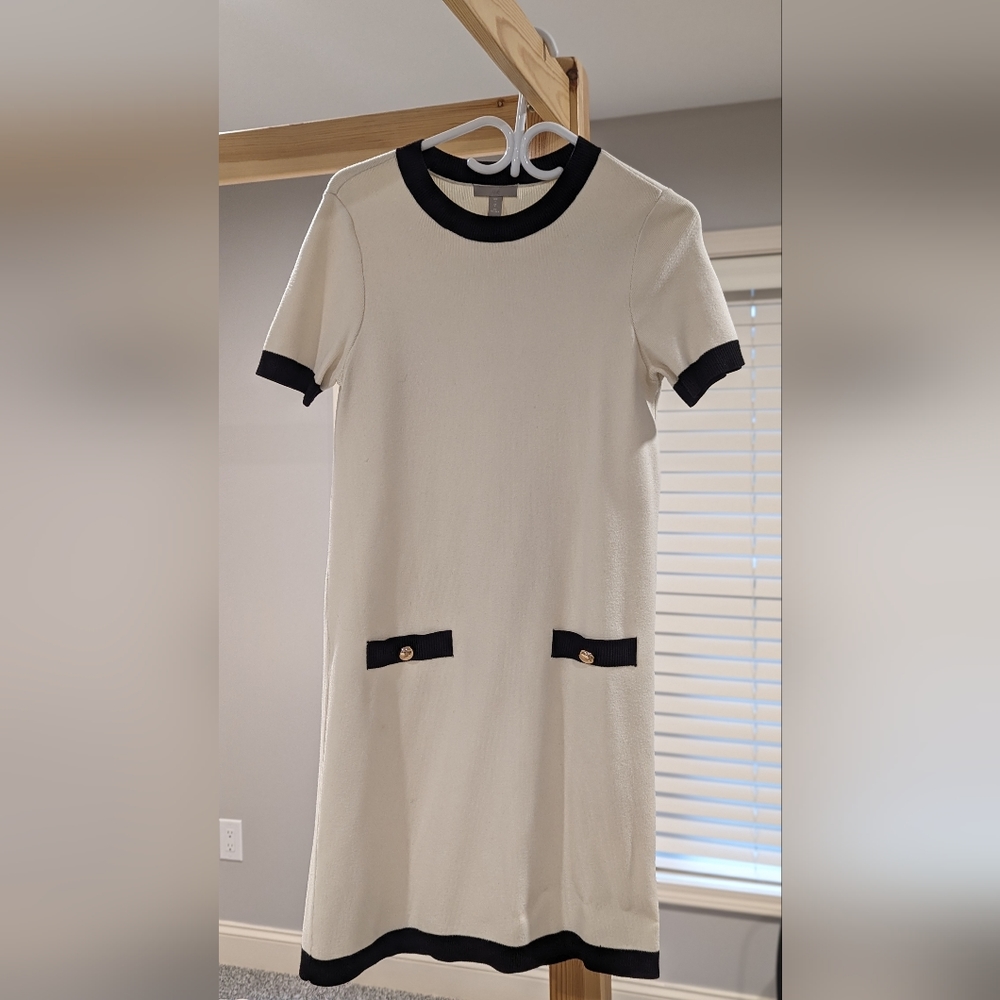 H&M Dress Smart Cream & Black Dress size Small, faux pockets with gold buttons